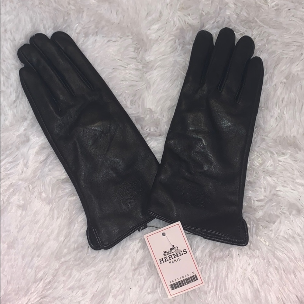NEVER WORN SZ 8 HERMES GLOVES